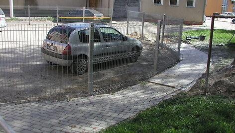 Po skandalo susigėdę verslininkai baigia tiesti &scaron;aligatvį