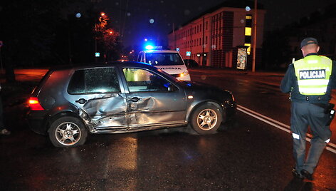 &bdquo;Peugeot&ldquo; vairuotojas antradienio vakarą taranavo &bdquo;VW Golf&ldquo;