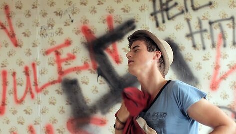 Kadras i&scaron; praėjusių metų &bdquo;Vilniaus kino &scaron;ortų&ldquo; filmo &bdquo;Prora&ldquo;, &Scaron;veicarija, Rež. Stephane Riethauser.