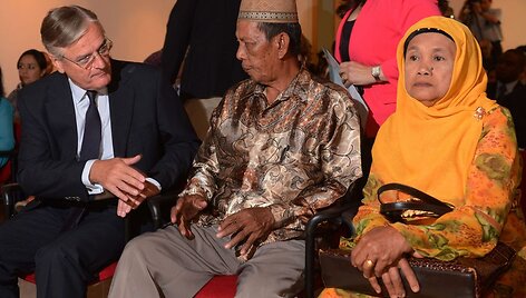 Nyderlandų ambasadorius Indonezijoje Tjeerdas De Zwaanas (kairėje)