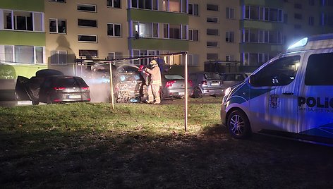 Sudegė BMW automobilis