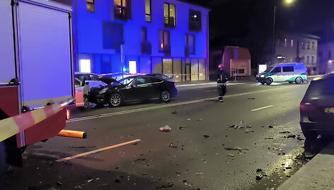 karaliaus-mindaugo-prospekte-triju-automobiliu-avarija-mercedes-benz-vairuotojas-neblaivus