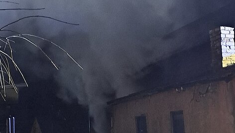 Panevėžyje liepsnojo apleistas pastatas