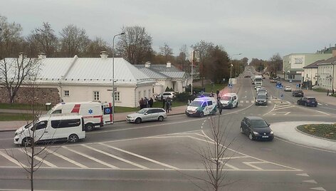 Jonavoje automobilis rėžėsi į kra&scaron;to muziejaus sieną