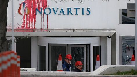Anarchistai Atėnuose apniokojo papirkimu įtariamos vaistų kompanijos &bdquo;Novartis&ldquo; pastatą