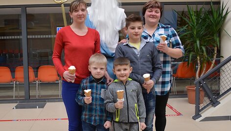 &bdquo;Neptūno dieną&ldquo; daugiavaikės &scaron;eimos nuotaikingai pramogavo Varėnos baseine