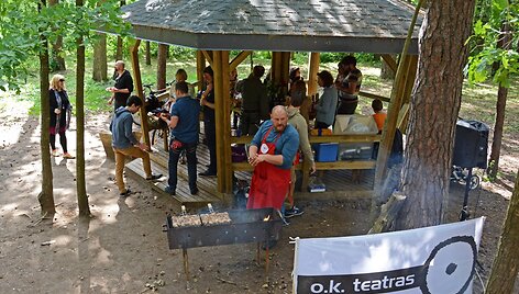 Oskaro Kor&scaron;unovo teatras netradici&scaron;kai uždarė jubiliejinį sezoną
