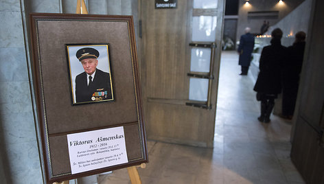 Artimieji atsisveikino su 104 metų aviatoriumi, pasipriešinimo kovų dalyviu Viktoru Ašmensku