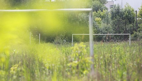 Taip šiuo metu atrodo Verkių specialiosios mokyklos stadionas.