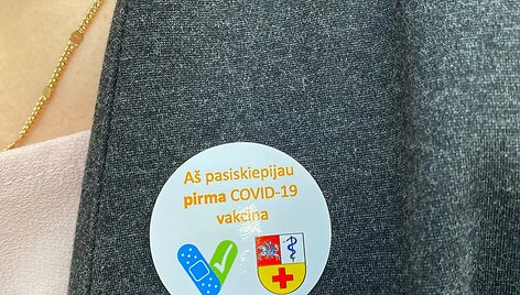 Kauno klinikose prasidėjo darbuotojų skiepijimas COVID-19 vakcina.
