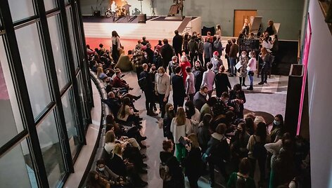 Alytaus miesto teatro kasmetinė naktinė teatrinių įvykių sesija &bdquo;Commoona&ldquo;