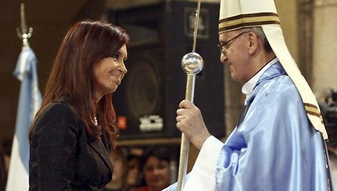 Argentinos prezidentė C.Kirchner ir kardinolas J.M.Bergoglio 2008 metais