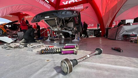 Remontuojamas Vaidoto Žalos automobilis