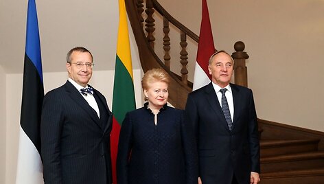 Lietuvos Respublikos prezidentė Dalia Grybauskaitė su Latvijos prezidentu Andriu Bėrziniu ir Estijos prezidentu Toomu Hendriku Ilvesu