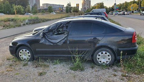 Apleisti automobiliai Fabijoniškėse