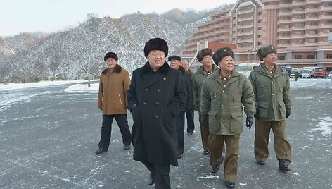 Kim Jong Unas apsilankė naujajame &Scaron;iaurės Korėjos slidinėjimo kurorte