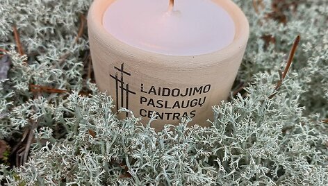 Vieni&scaron;ų žmonių laidotuvės Karveli&scaron;kių kapinėse