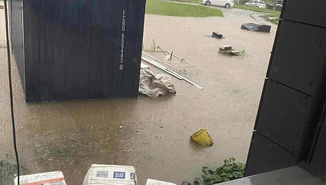 Liūtis užtvindė Kai&scaron;iadorių Parko gatvę