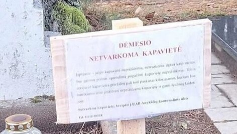 Lentelės Anyk&scaron;čių senosiose kapinėse