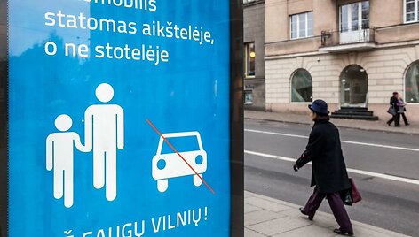 Plakatai stotelėse