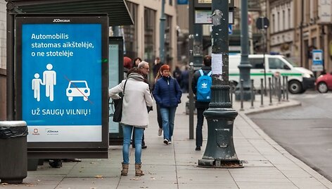 Plakatai stotelėse
