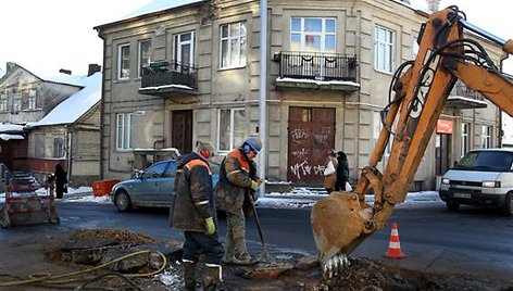 Žemaičių gatvėje trūko vandentiekio vamzdis