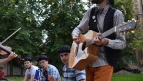 Kauno roko grupės &bdquo;The Moon Band&ldquo; koncertinis turnė Didžiojoje Britanijoje