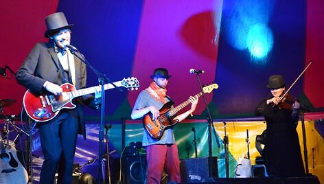 Kauno roko grupės &bdquo;The Moon Band&ldquo; koncertinis turnė Didžiojoje Britanijoje