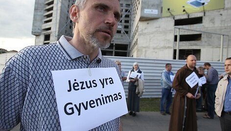Keletas religingų žmonių bandė atvesti į &bdquo;tiesos kelią&ldquo; Marilyn Mansono gerbėjus