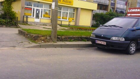 Reklama ant automobilio