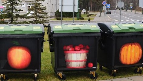 Laukiama, kaip išmargintus konteinerius įvertins klaipėdiečiai. 