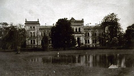 Rūmų vaizdas praėjusio amžiaus pradžioje. 