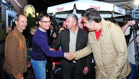Pasveikinti sirgalių atvyko ir Gruzijos prezidentas Michailas Saaka&scaron;vilis (kairėje)