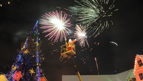 Eglės įžiebimo &scaron;ventės rengėjai ir &scaron;iemet priversti kar&scaron;tligi&scaron;kai ie&scaron;koti dar laisvų atlikėjų. 