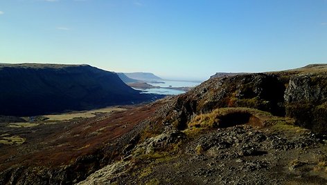 Einant link aukšciausio Islandijos krioklio Glymur