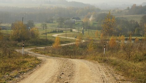 Kelias prie Antaver&scaron;io ežero