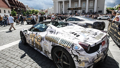 &bdquo;Gumball 3000&ldquo; ralis Vilniuje, &bdquo;Ferrari 458 Spider&ldquo;