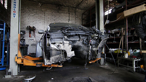 Antram gyvenimui prikeliamas BMW automobilis