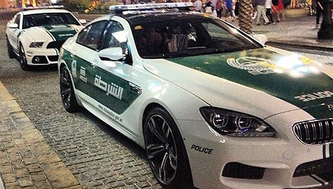 Dubajaus policijos automobiliai