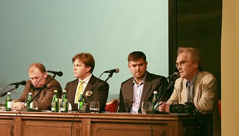 Diskusijos dalyviai (i&scaron; kairės į de&scaron;inę): D.Pūras, M.Adomėnas, I.Laursas, R.Tamo&scaron;aitis