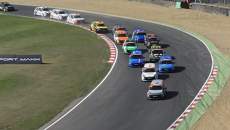 „Renault Clio Cup UK“ 2012: pirmas etapas „Brands Hatch“ trasoje