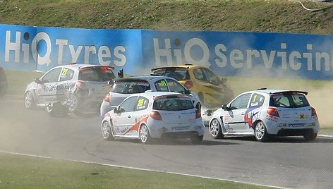 „Renault Clio Cup UK“ 2012: pirmas etapas „Brands Hatch“ trasoje