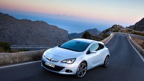 „Opel Astra GTC“ bandomieji važiavimai Maljorkoje