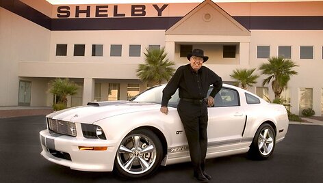 Caroll Shelby prie savo kurto &bdquo;Ford Mustang&ldquo; 2007 m.