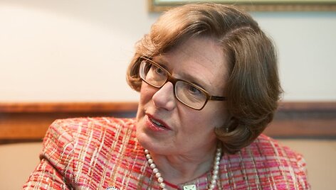 Anne E. Derse