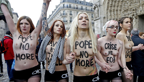Активистки Femen