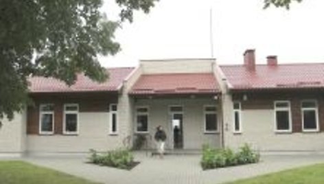 Prieš 6metus atstatyta už 2mln.Lt Šakviečio mokykla uždaroma.Daivos Sitnikienės nuotr.