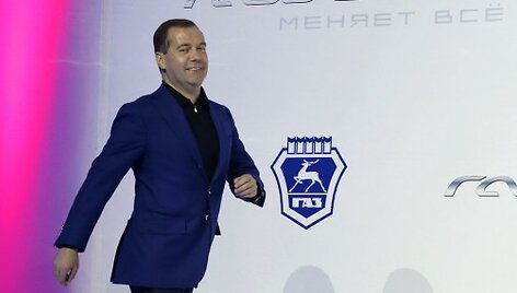 Медведев: с Путиным дружим, несмотря на всю работу