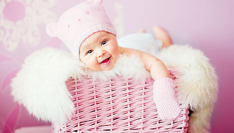 Kūdikėlis pintinėje