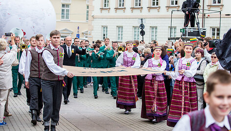 Dainų &scaron;ventės atidarymas